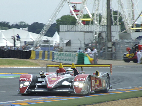 Den vindende Audi: Tom Kristensen's bil, her med teamkollega Allan McNish ved rattet.
(Foto: Claude Foubert - Endurance-Info.com)